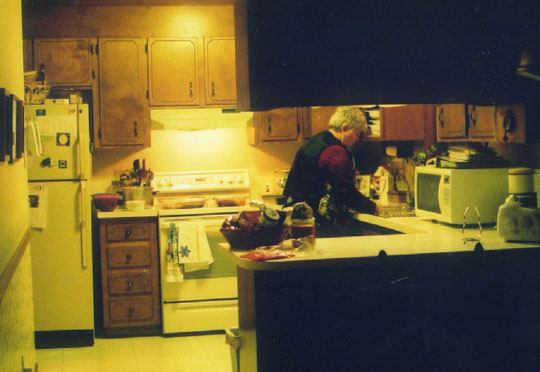 2-2_mom_kitchen