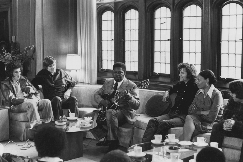 BB King visits Bill Ferris' Harvard class November 1974