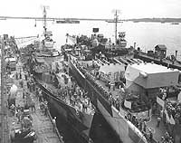 Photo # 80-G-304096:  USS Killen undergoes battle damage repairs at Manus, 2 December 1944