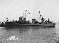 Photo #  NH 98999:  USS YMS-346 at the Norfolk Navy Yard, 14 November 1943