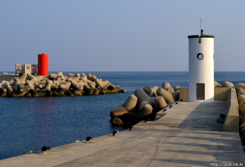 Eunjeom Hang Breakwater Lights