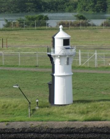 Miraflores Northbound Front Light