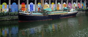 Filename=800px-London_barge.jpg
Filesize=66KiB
Dimensions=800x337
Date added=Jan 06, 2007 800px-London_barge.jpg