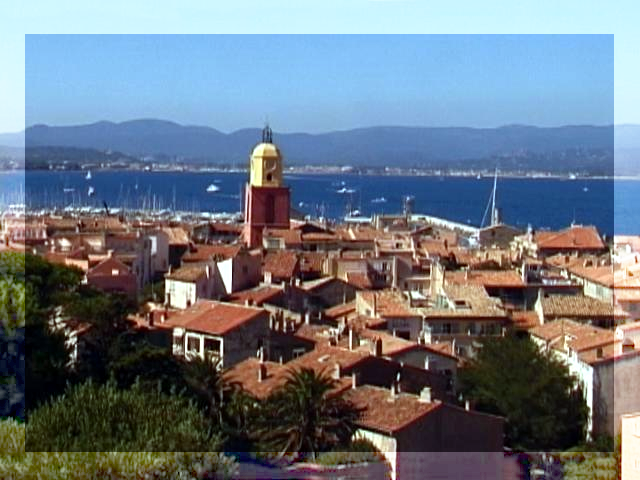 [Photo de St. Tropez avec une bordure plus lumineuse]