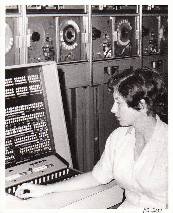Univac with operator