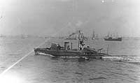 Photo # NH 45286:  USS Barracuda underway in New York Harbor, 11 November 1918