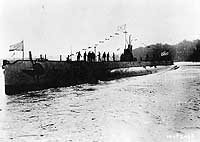 Photo # NH 51122:  USS L-2 afloat immediately after launching, 11 February 1915