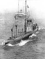 Photo # NH 85932:  USS G-2 underway, circa 1916