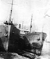 Photo #  NH 102904:  S.S. Coastwise alongside S.S. Georgia in an icy harbor, circa 1918