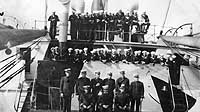Photo #  NH 104113:  Officers and crew of USS Lake Daraga circa 1918.