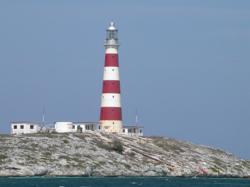 https://www.ibiblio.org/lighthouse/photos/Cuba/CaimanLight.jpg