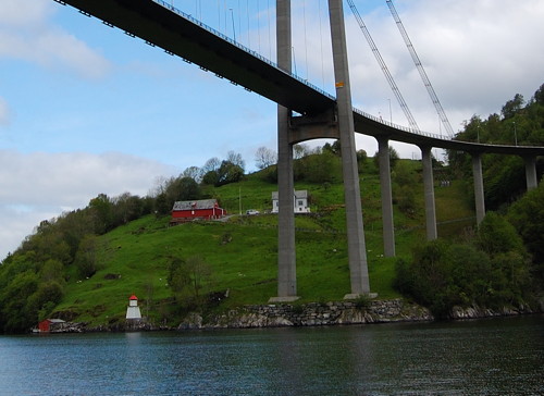 Kvitsteinhella Light and Osterøy Bridge